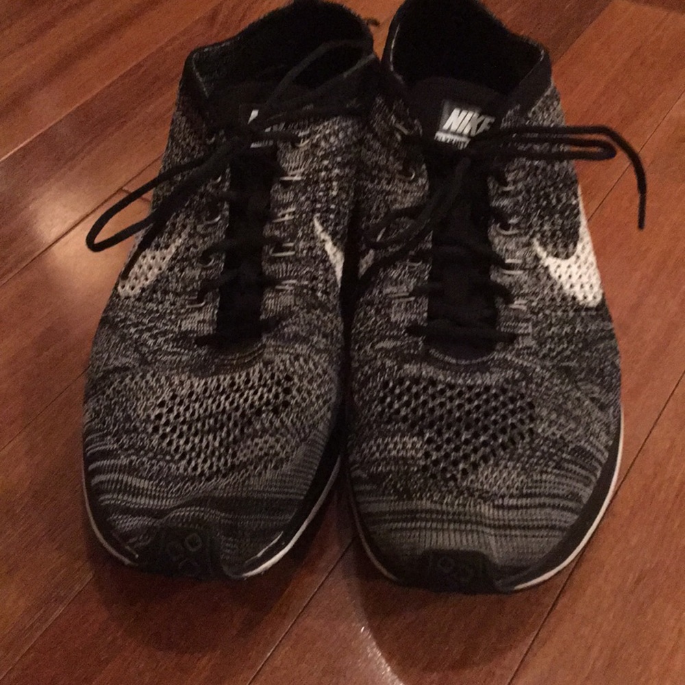 NIKE FLYKNIT RACER